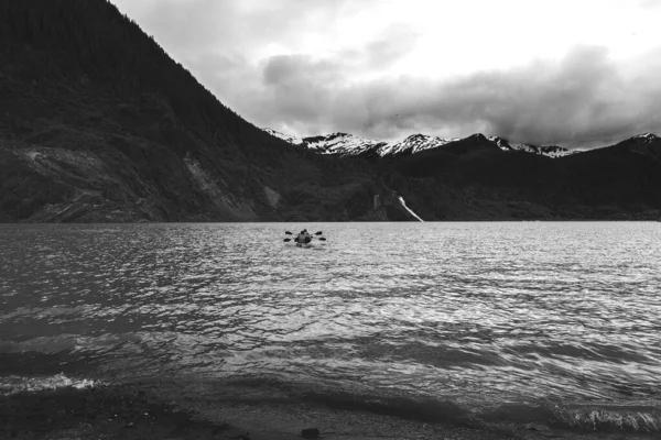 Tiro Escala Cinza Caiaque Lago Juneau Alasca — Fotografia de Stock