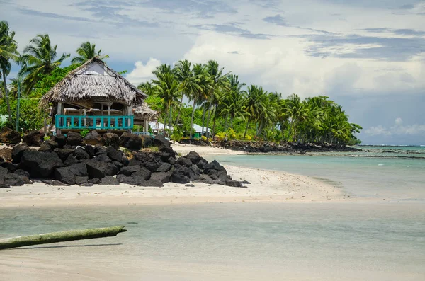 Beach Surrounded Palm Trees Small Cottages Sea Savai Island Samoa — Zdjęcie stockowe