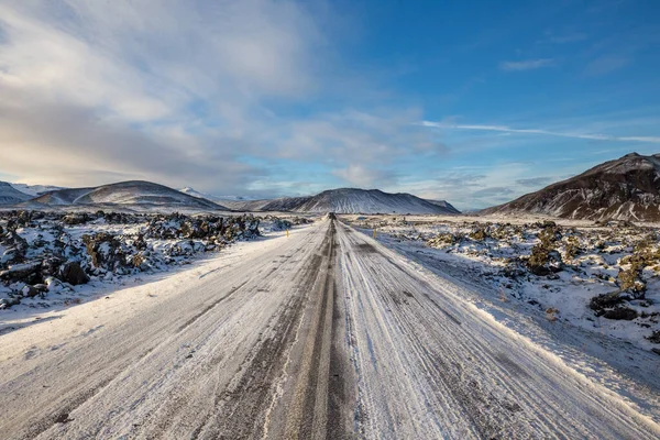 Uma Bela Foto Uma Paisagem Montanhosa Nevada Snaefellsnes Islândia — Fotografia de Stock