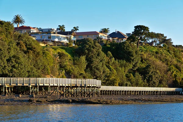 Dřevěný Chodník Buacklands Beach Half Moon Bay Marina Aucklandu — Stock fotografie