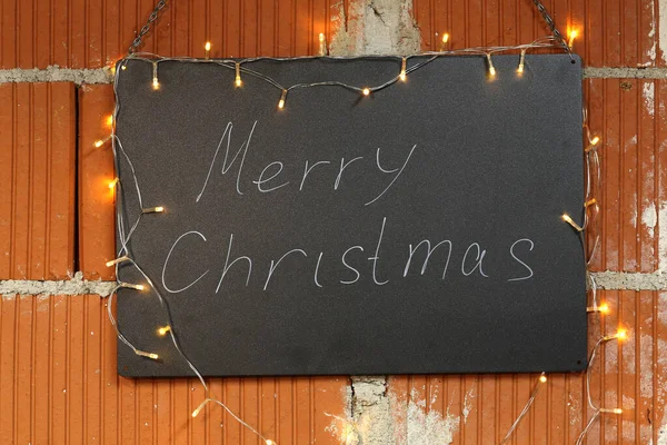 Die Frohe Weihnacht Inschrift Auf Der Schwarzen Tafel Beleuchtet Von — Stockfoto