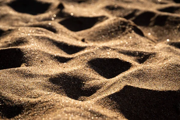 Eine Nahaufnahme Von Sand Der Unter Den Strahlen Der Sonne — Stockfoto