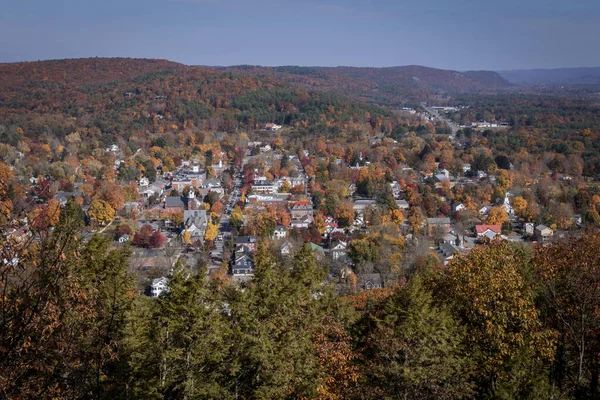 Een Luchtfoto Van Het Prachtige Stadsgezicht Van Iron Mountain Michigan — Stockfoto