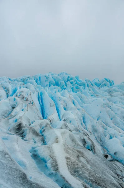 Вертикальный Снимок Удивительной Ледниковой Текстуры — стоковое фото