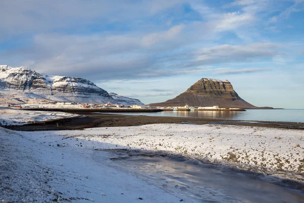 Uma Bela Foto Uma Paisagem Montanhosa Nevada Snaefellsnes Islândia — Fotografia de Stock