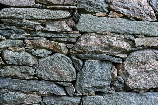 Primer Plano Una Pared Piedra Desigual Durante Día —  Fotos de Stock