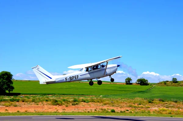 Odena Igualada スペイン 2019年5月4日 軽飛行機や飛行機の展示とフライトと航空コンテスト — ストック写真