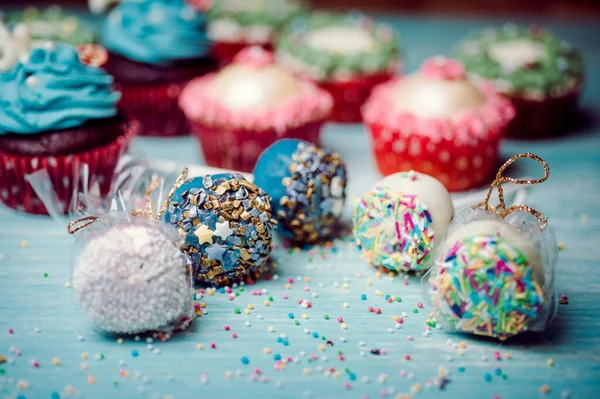 Vysoký Úhel Záběr Lahodně Zdobené Cupcakes — Stock fotografie