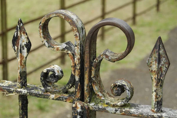 Primer Plano Una Cerca Decorativa Metal Oxidado — Foto de Stock