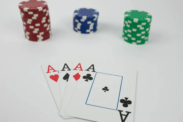 Les Cartes Jeu Les Piles Jetons Poker Isolés Bleu Vert — Photo