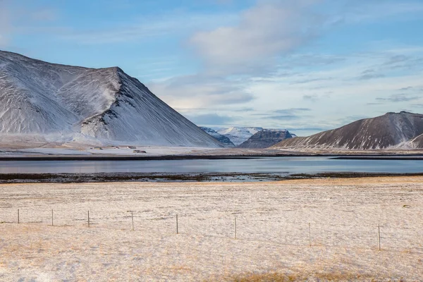 Vacker Bild Ett Snöigt Bergslandskap Snaefellsnes Island — Stockfoto