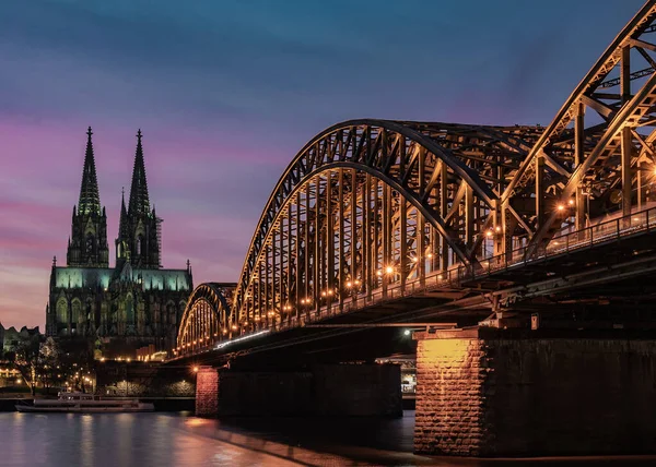 Közelkép Egy Hídról Németországi Kölni Katedrálisról — Stock Fotó