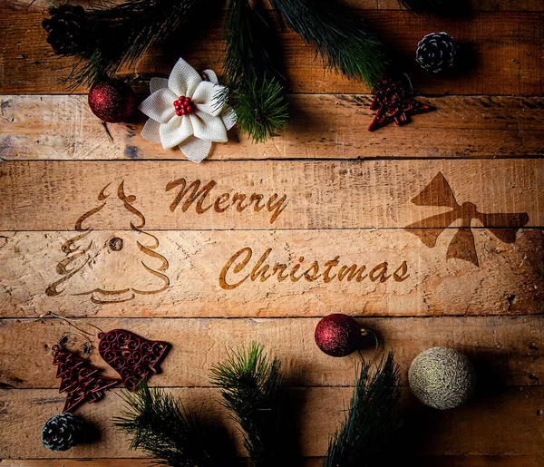 Weihnachten Hintergrund Mit Tannenzweigen Weihnachtskugeln Und Dekorationen — Stockfoto