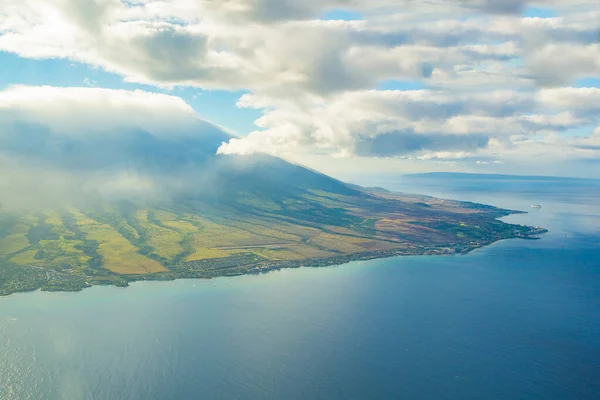 Eine Luftaufnahme Der Schönen Insel Maui Unter Dem Bewölkten Himmel — Stockfoto