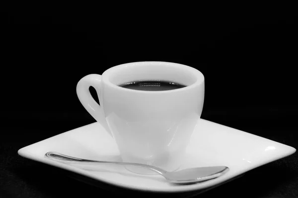 Eine Weiße Tasse Kaffee Auf Einer Untertasse Mit Einem Löffel — Stockfoto