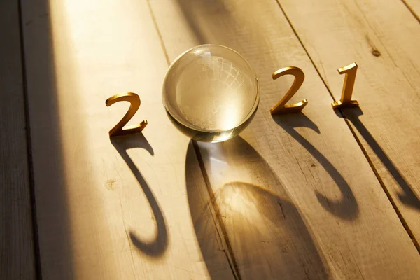 Frohes Neues Jahr 2021 Goldene Zahlen 2021 Mit Einer Kristallkugel — Stockfoto