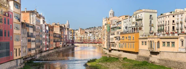 Een Groothoek Opname Van Een Prachtige Onyar Rivier Gelegen Girona — Stockfoto
