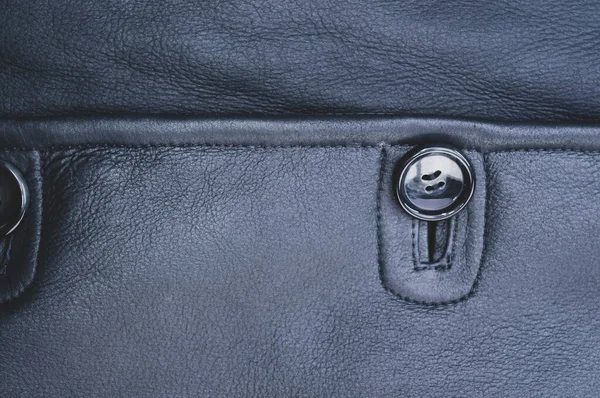 Close Botão Uma Jaqueta Couro Azul Marinho Lindamente Texturizada — Fotografia de Stock