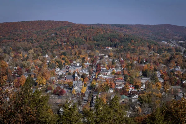 Een Luchtfoto Van Het Prachtige Stadsgezicht Van Iron Mountain Michigan — Stockfoto