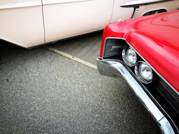 Close Dos Faróis Carro Vermelho Vintage Estacionado Livre — Fotografia de Stock