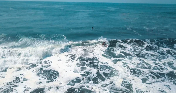 Lenyűgöző Felvétel Egy Szörfösről Hullám Tetején Paredon Tengerpartján Monterrico Ban — Stock Fotó