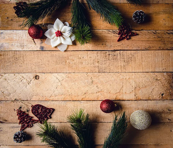 Sfondo Natalizio Con Rami Pino Palle Natale Decorazioni — Foto Stock
