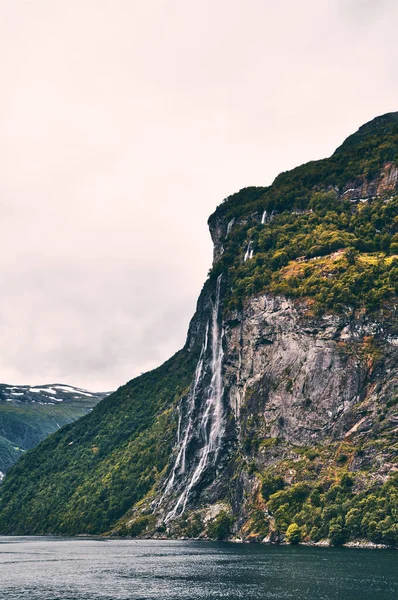 Tiro Vertical Seven Sisters Waterfall Noruega — Fotografia de Stock