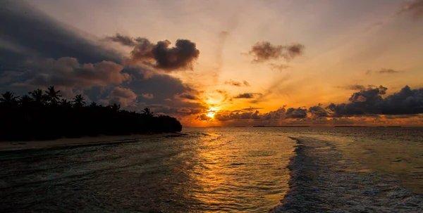 Une Vue Orange Envoûtante Coucher Soleil Aux Maldives — Photo