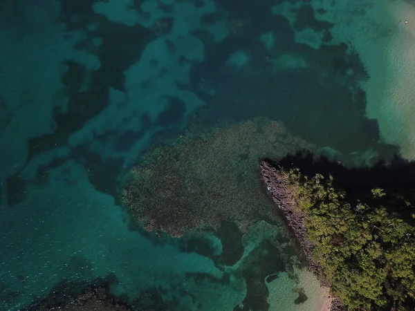 Uno Scatto Aereo Del Mare Azzurro Della Costa — Foto Stock