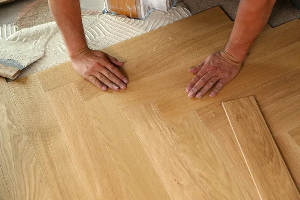 High Angle Shot Worker Installing Wooden Parquet Laminate Flooring — Stock Photo, Image