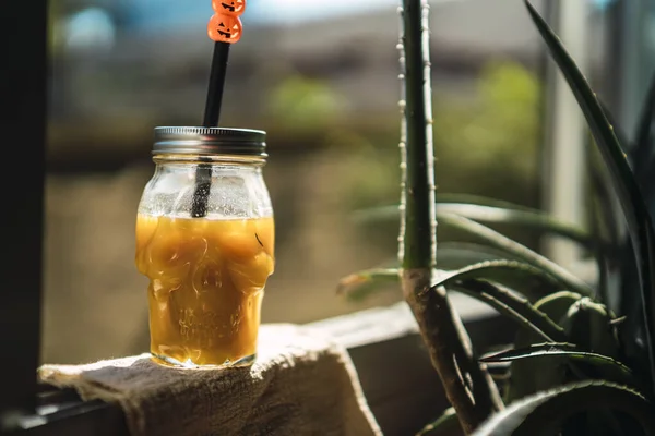 Copo Suco Fresco Por Uma Planta Halloween Temático — Fotografia de Stock