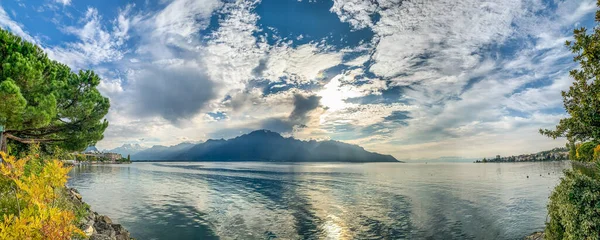 Eine Nahaufnahme Des Genfer Sees Montreaux Schweiz Einem Bewölkten Tag — Stockfoto