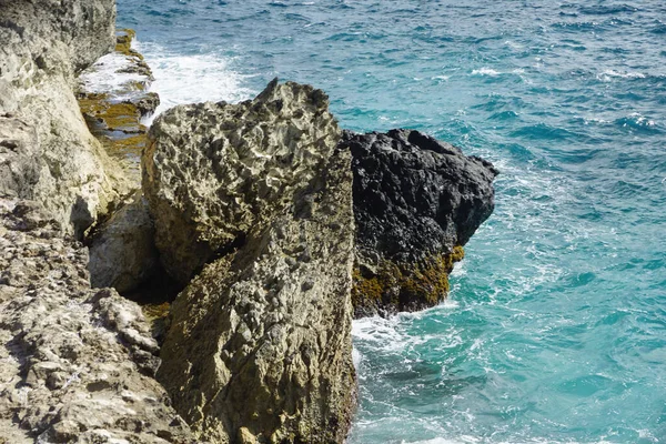 Eine Faszinierende Aufnahme Einer Wunderschönen Felsigen Meeresküste — Stockfoto