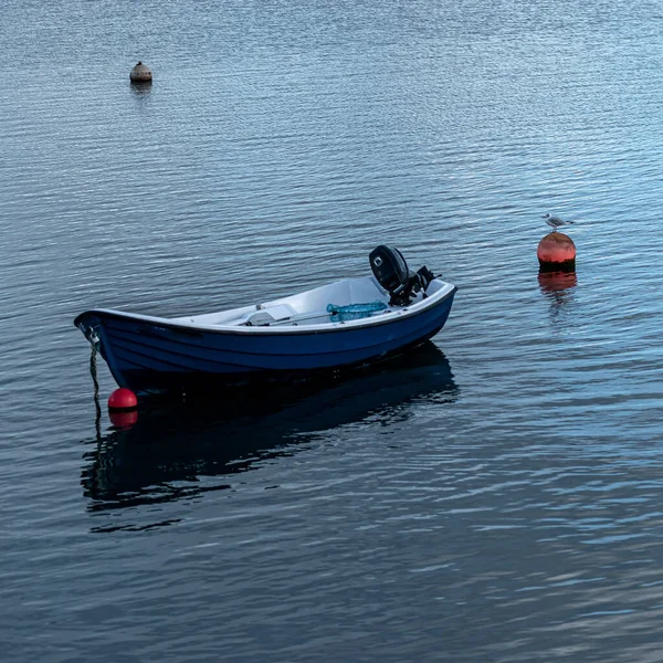 Een Kleine Vissersboot Kalme Zee — Stockfoto