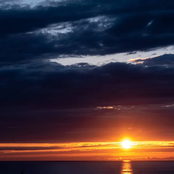 Μαγευτική Θέα Του Ηλιοβασιλέματος Πάνω Από Θάλασσα — Φωτογραφία Αρχείου