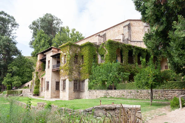 Monastero Yuste Immerso Nel Verde Sotto Cielo Nuvoloso Luce Del — Foto Stock