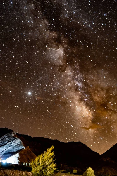 Een Adembenemend Uitzicht Nachtelijke Hemel Vol Stralende Sterren Geweldig Voor — Stockfoto