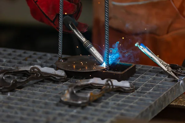 Details Welding Activities Welder Welding Steel Components Close — Stock Photo, Image