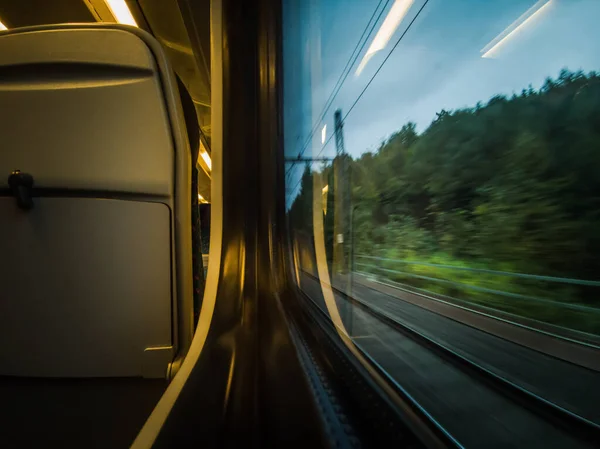 Tren Penceresinden Harika Bir Orman Manzarası Görüntüsü — Stok fotoğraf