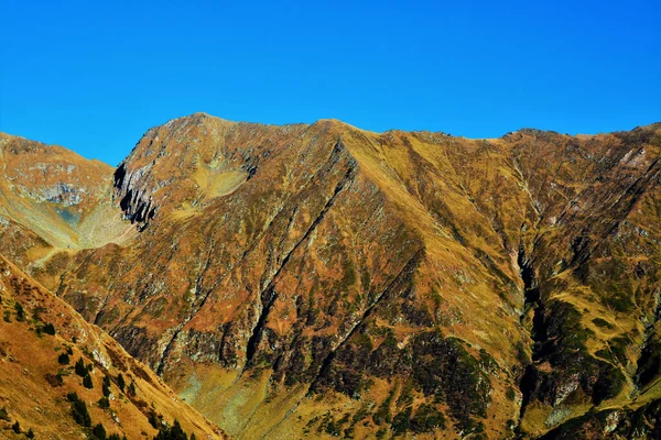 Μαγευτική Λήψη Των Όμορφων Βουνών Του Φαγαρά Στη Ρουμανία — Φωτογραφία Αρχείου