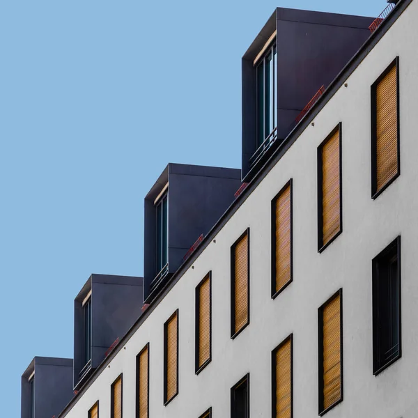 Una Vista Basso Angolo Moderno Edificio Residenziale Nel Centro Della — Foto Stock