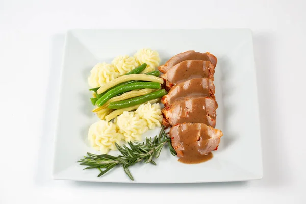 Tiro Close Prato Com Purê Batatas Carne Com Molho — Fotografia de Stock