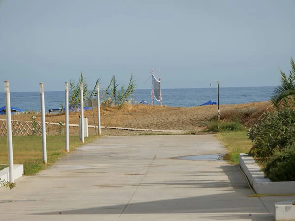 Sendero Que Dirige Mar Con Una Red Voleibol Playa — Foto de Stock