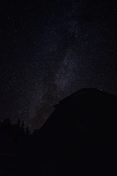 Eine Vertikale Aufnahme Eines Sternenhimmels Der Nacht Perfekt Für Tapeten — Stockfoto