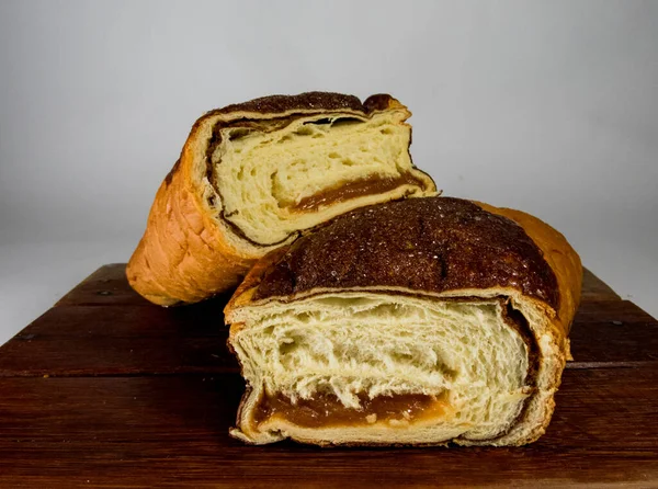 Closeup Shot Cut Bread Pastries Chocolate — Φωτογραφία Αρχείου