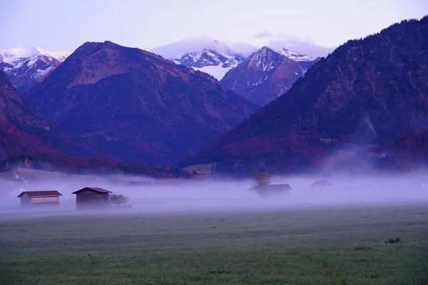 Beau Cliché Une Journée Brumeuse Dans Les Montagnes Près Oberstdorf — Photo