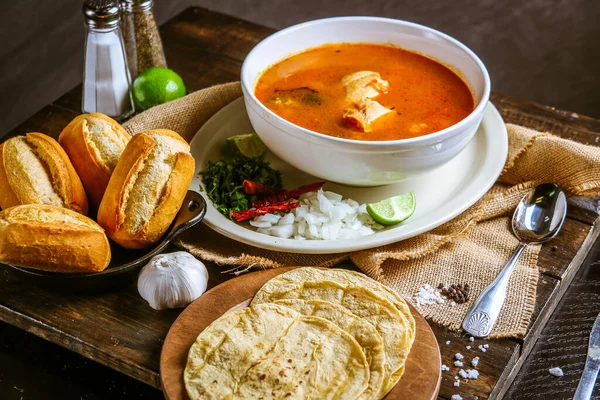 Ідеальна Вечеря Суп Овочі Тортильї Хліб — стокове фото