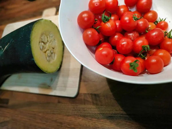 토마토 그릇을 호박살을 — 스톡 사진