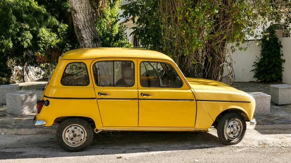 Beautiful Shot Yellow Antique Car — Stock Photo, Image