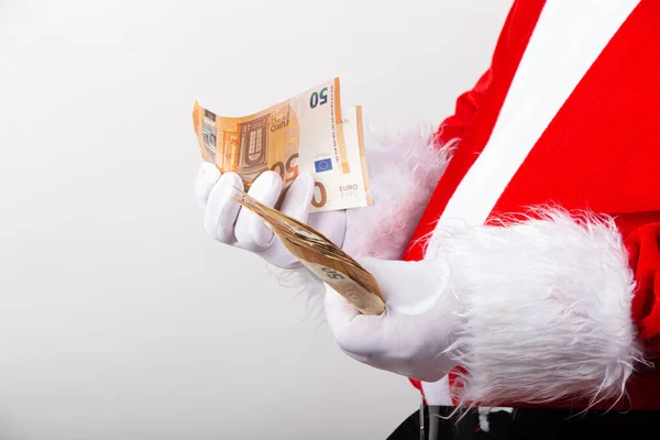 Detailní Záběr Santa Clause Držícího Eurobankovky — Stock fotografie